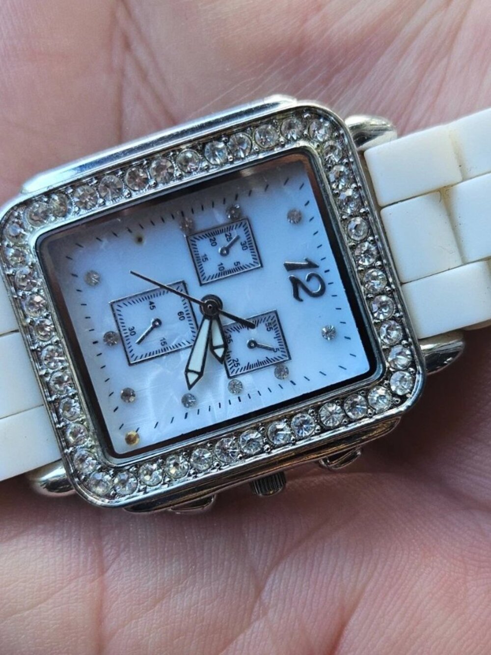 Share Fashion Wristwatch Crystals Accent Bezel Silver Tone Case Analog Quartz Wa - Picture 2 of 11